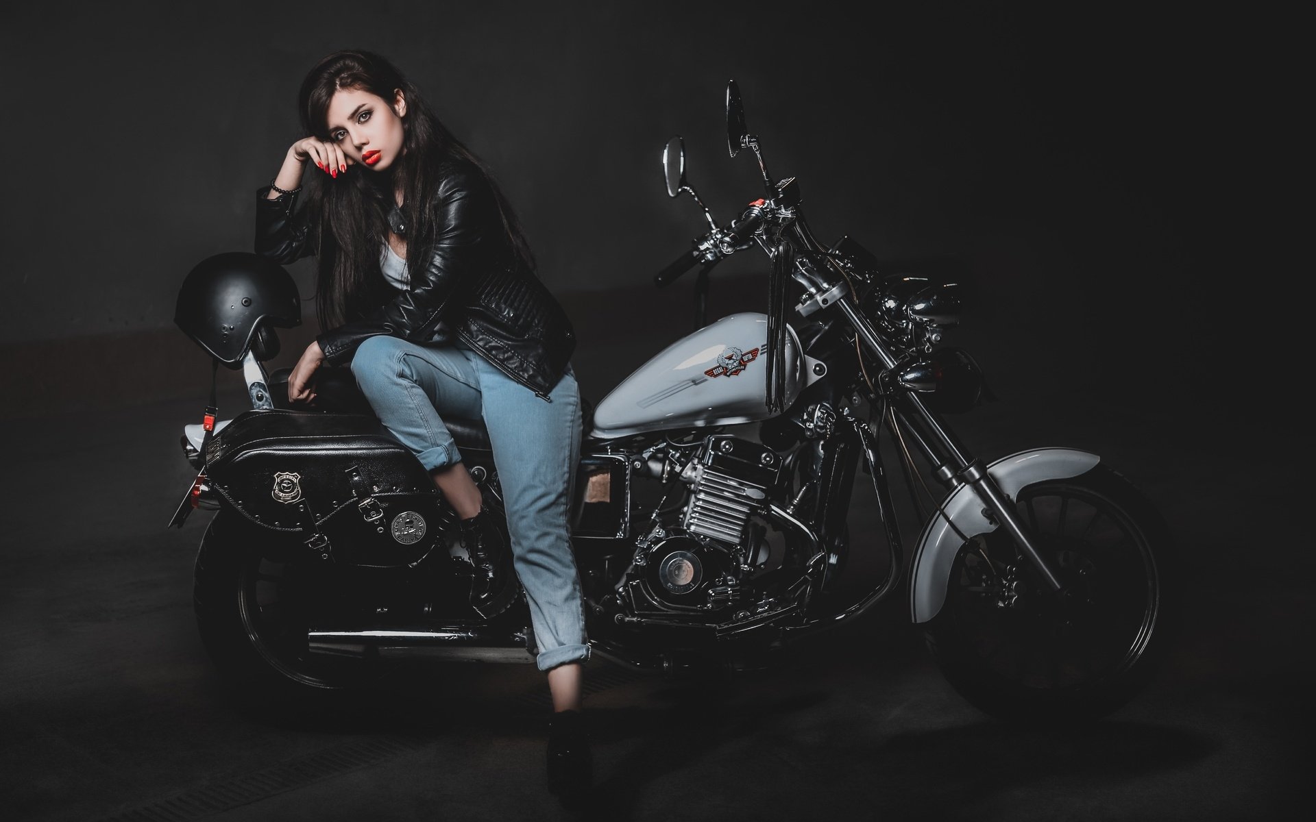 Biker girls: style and drive in Rabat
